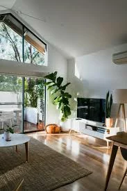 's Avonds verlicht huis